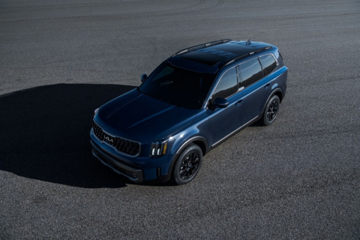 does the 2023 kia carnival offer more utility than the 2023 kia telluride?