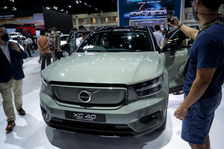5 reasons to buy a 2022 volvo xc40 recharge, not a jaguar i-pace