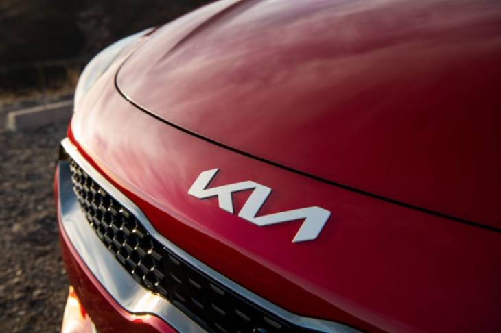 how much does a fully loaded 2023 kia stinger gt2 cost?
