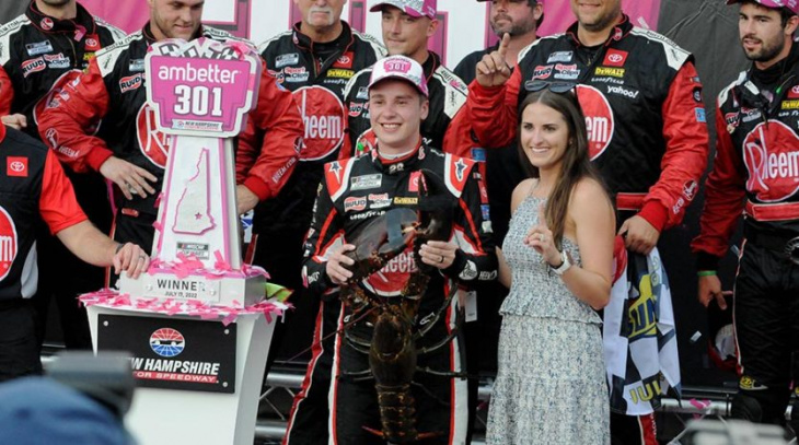 christopher bell rides late charge to new hampshire win