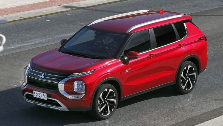 will mitsubishi follow honda and mercedes-benz in changing the way it sells cars in australia?