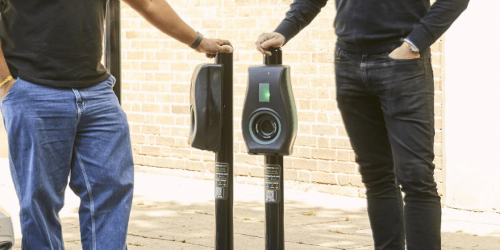 connected kerb to install 1,000 on-street charge points in gloucestershire