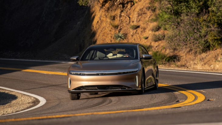 lucid air dream edition 2022 review – a new-age ev to keep tesla on its toes?