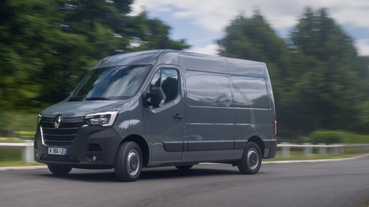 renault master e-tech electric van gets larger battery for 2022