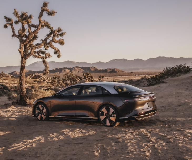 is a 2022 lucid air gt performance faster than a dodge charger jailbreak?