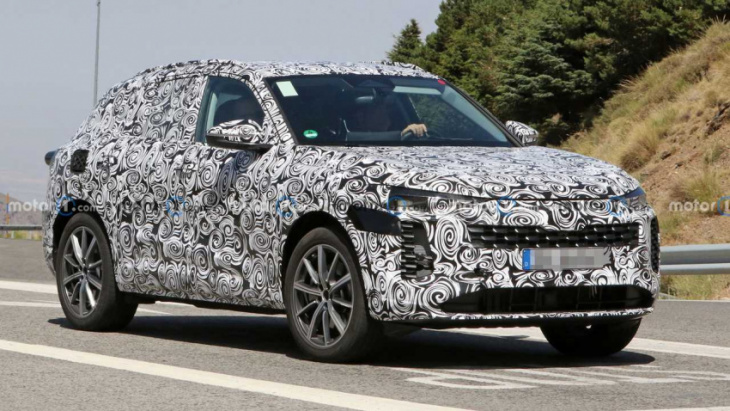 next-gen audi sq5 can’t hide quad exhaust pipes in new spy shots