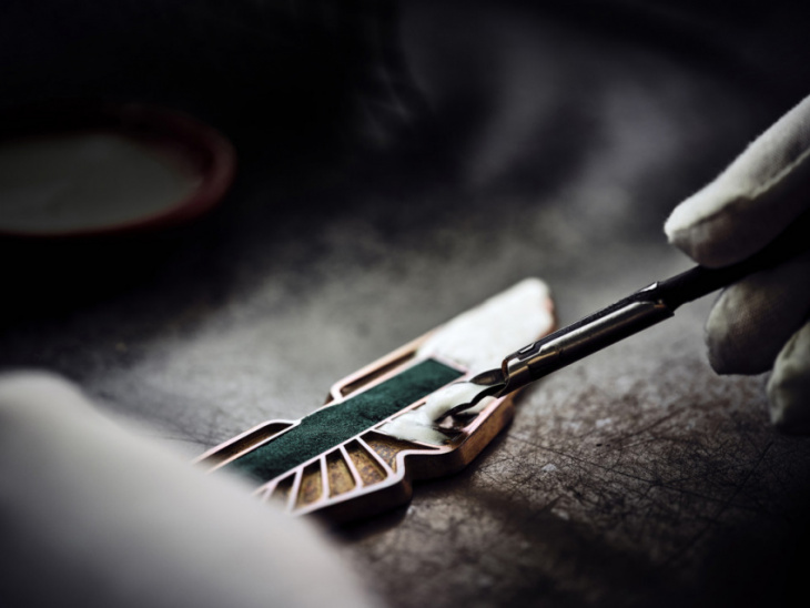 aston martin revises winged badge for new era