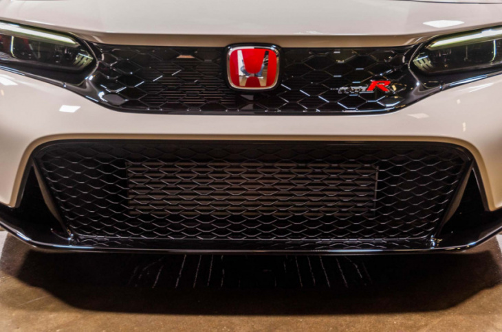2023 honda civic type r grows larger, smarter, and faster
