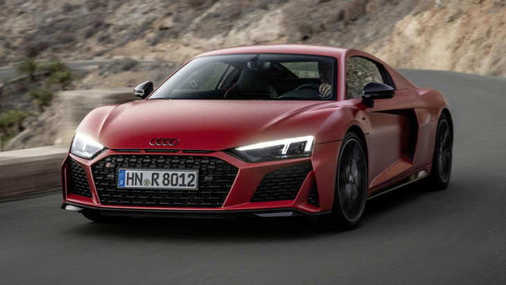 opinion: the latest audi r8 does have a manual*, and it's absolutely massive