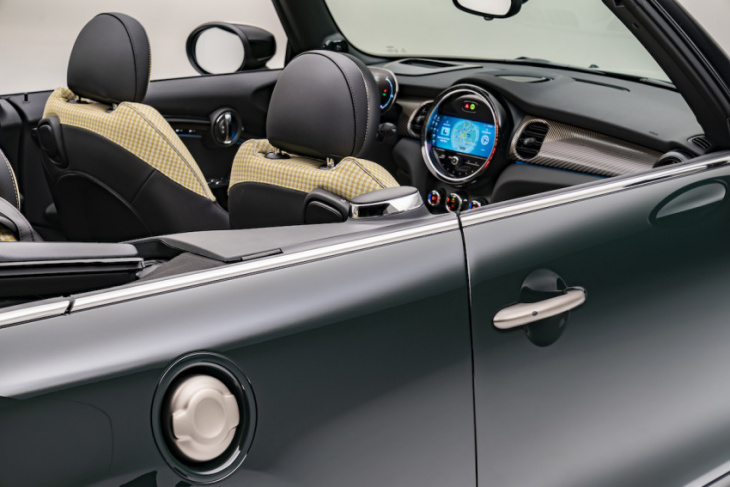 android, does the 2023 mini cooper have apple carplay?