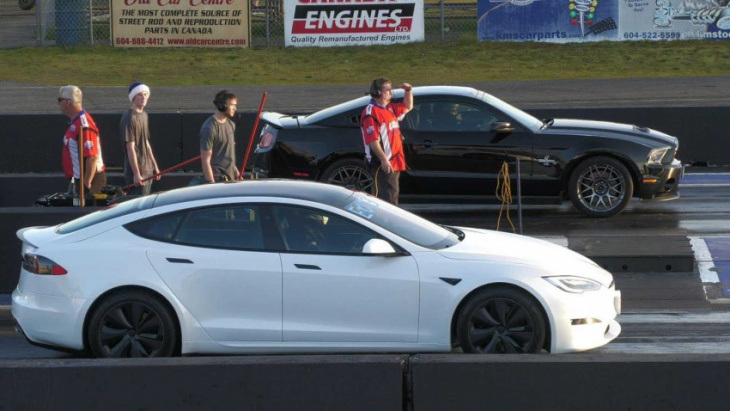 watch tesla model s plaid race shelby gt500 and charger hellcat