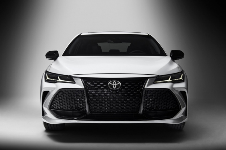 toyota avalon hybrid is the cheapest full-size car to own