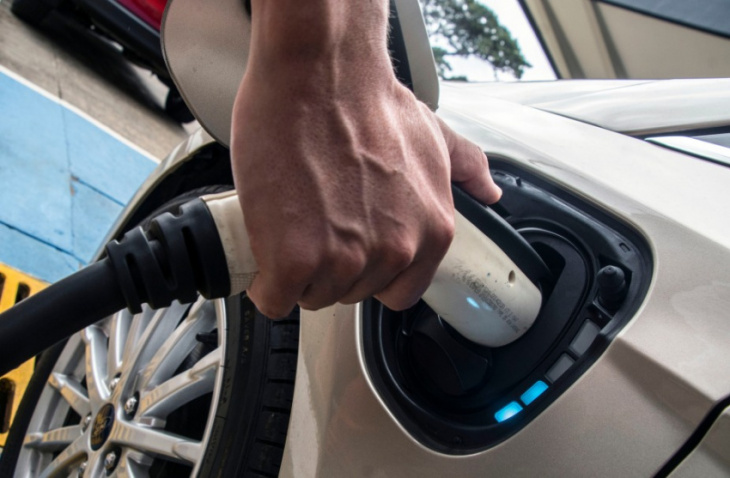 electric vehicle know-how: what are amps, volts, and watts?