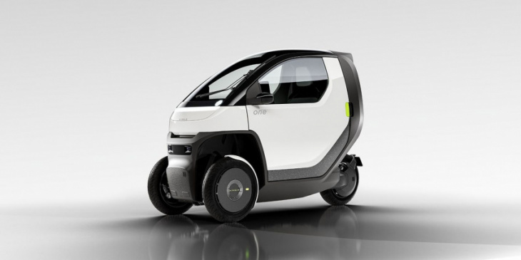 this 50 mph fully-enclosed electric vehicle offers car-like convenience in a motorcycle size