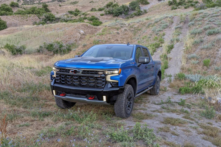2022 chevrolet silverado 1500 zr2: towing with an off-roader