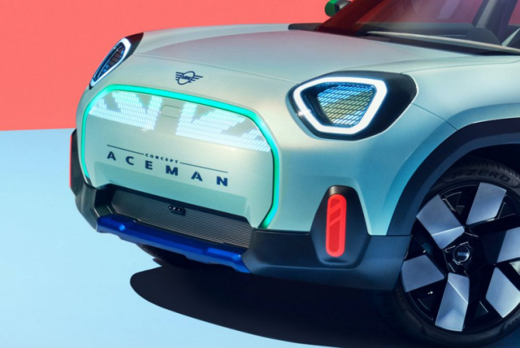 mini aceman concept brings video-game spunk to classic silhouette