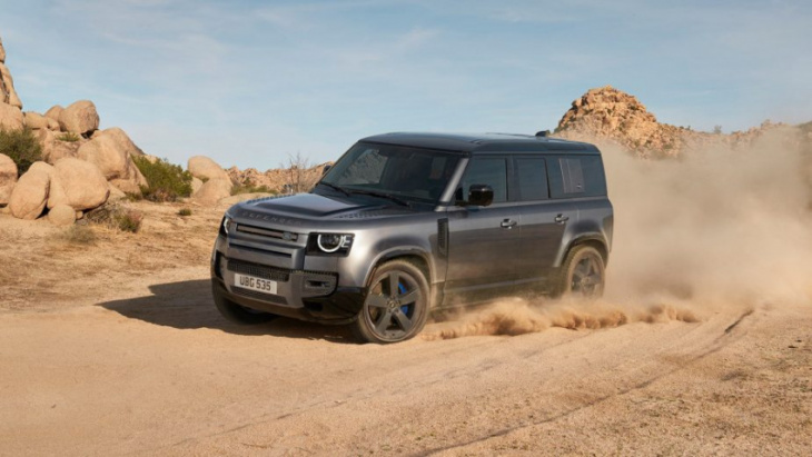 the 2022 land rover defender 90 v8 is an insane suv