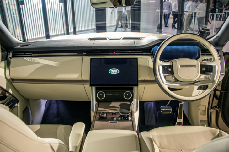 all-new fifth-generation range rover rolls into singapore
