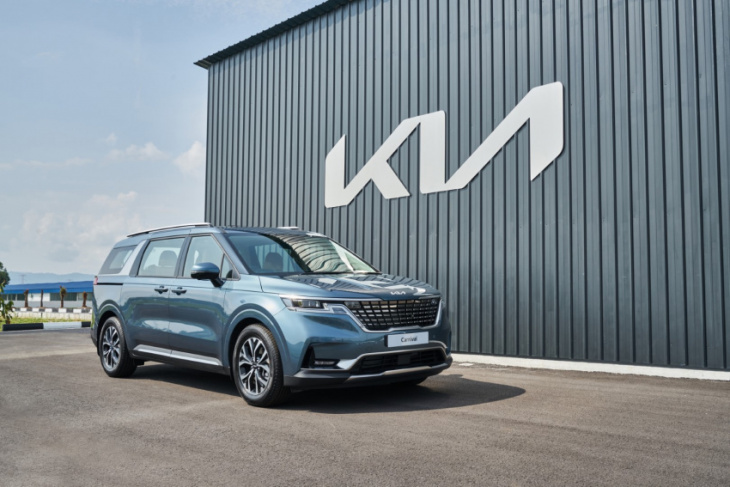 2022 kia carnival 7 and 8-seater variants launched - ckd, adas, rm231k - rm261k