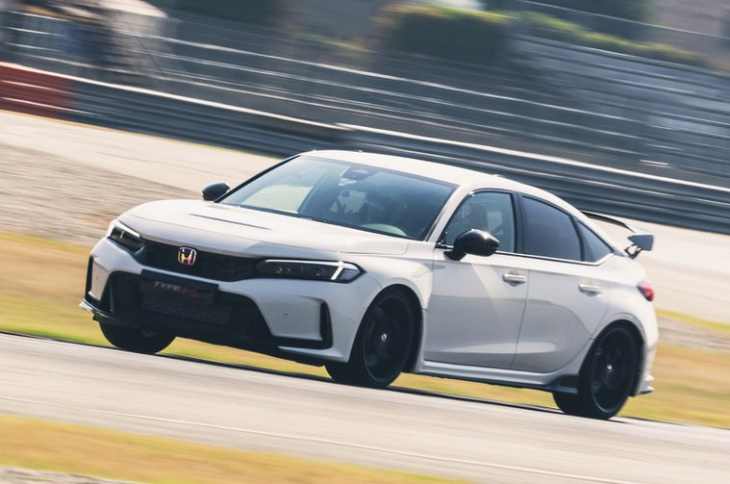 2023 Honda Civic Type R Reviewer Finds It Surprisingly Average In Moose Test