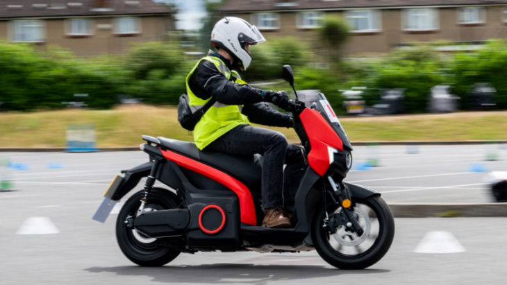 how to, how to pass your cbt test: motorbike and moped training explained