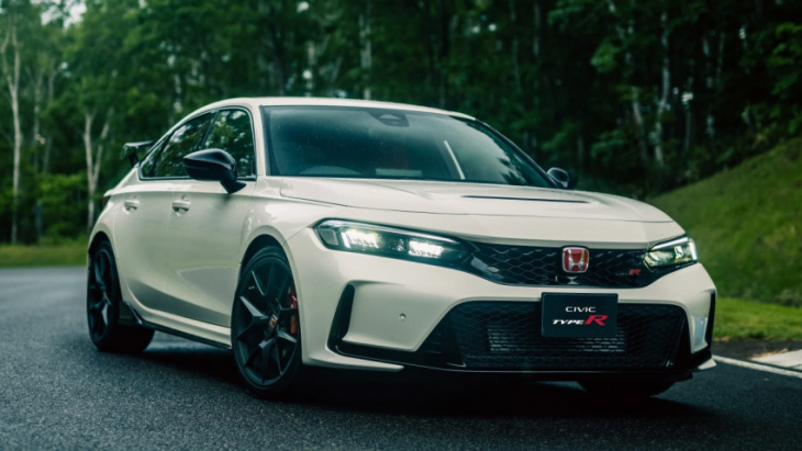 new honda civic type r hot hatch gets 325bhp and a giant spoiler