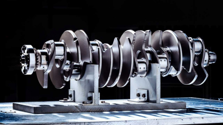bugatti highlights quad-turbo w16 engine’s complex development