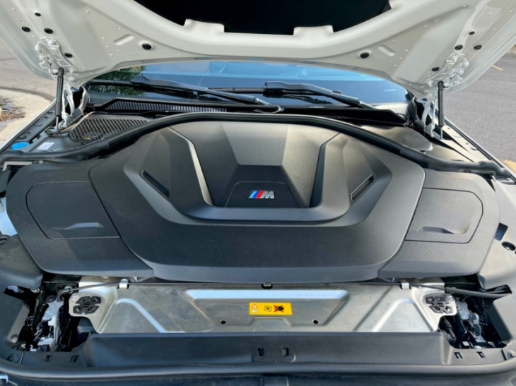4 advantages of buying a 2022 bmw i4 over a tesla model 3
