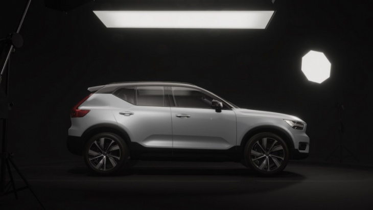 6 benefits of buying a 2022 volvo xc40 recharge over an audi e-tron
