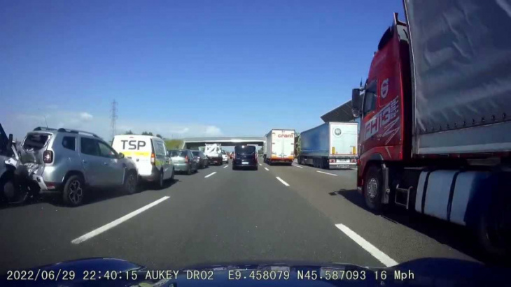 driver with boss-level awareness avoids collision in a surprising way