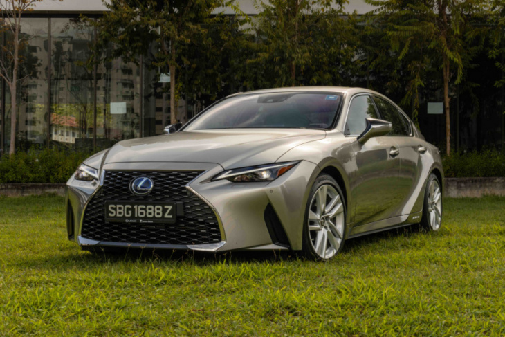 lexus is 300h review : warm n’ fuzzy, smooth n‘ creamy
