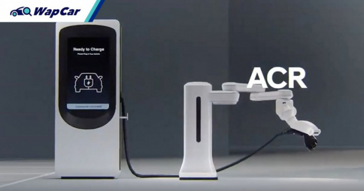 hyundai's new charging gadget will plug itself to an ev on its own