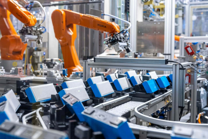 bmw i4 battery modules now being produced at plant leipzig