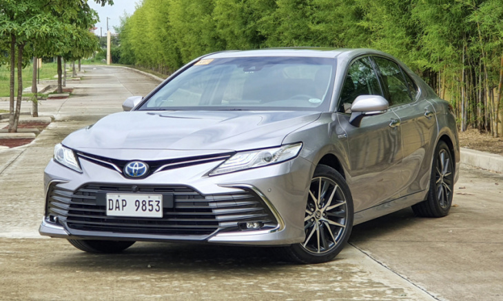 toyota camry 2.5v hybrid: seeing is believing