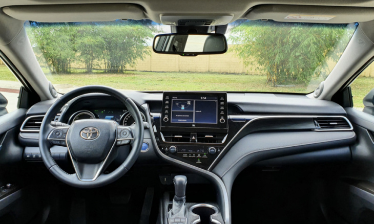 toyota camry 2.5v hybrid: seeing is believing