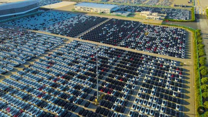 tesla's giga shanghai cranking out evs and packing pier parking lots