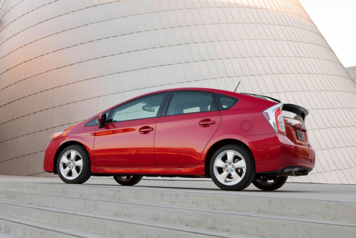 kbb’s 5 best used hybrids and electric cars under $20,000