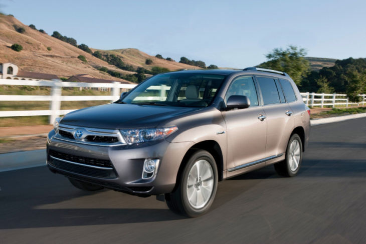kbb’s 5 best used hybrids and electric cars under $20,000