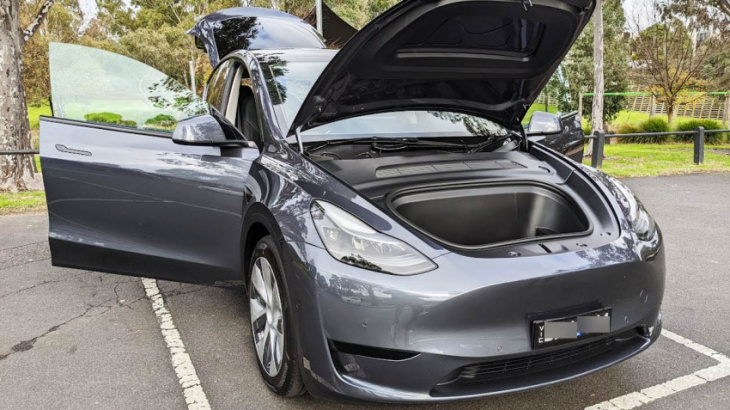 first tesla model ys for customers land in australia
