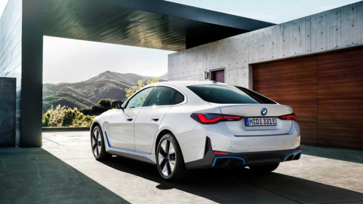 bmw unveils cheaper i4 electric sedan with smaller battery