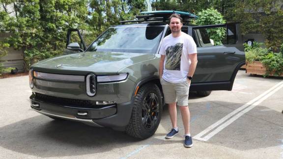 “they’ll sell like hot cakes:” ev researcher’s verdict on ford and rivian electric utes