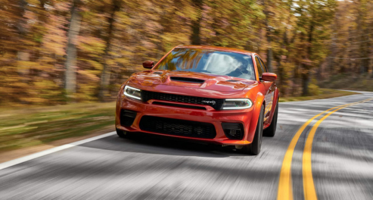 consumer reports recommends 2 large cars over the 2022 dodge charger