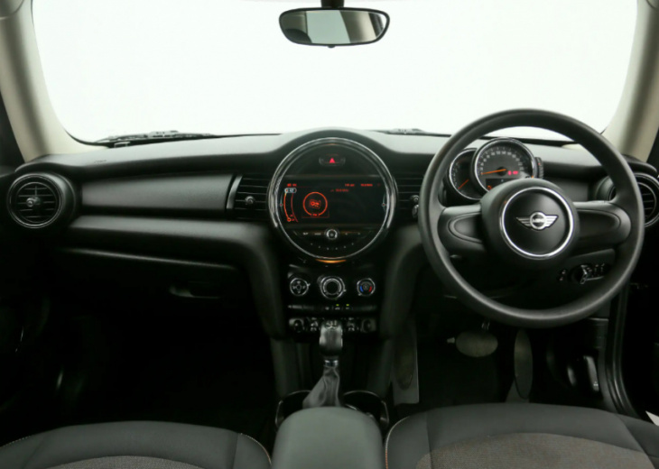 mini cooper: is the mini right for you? (used buying guide)