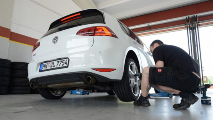 how to, diy car maintenance checklist: how to save money on servicing