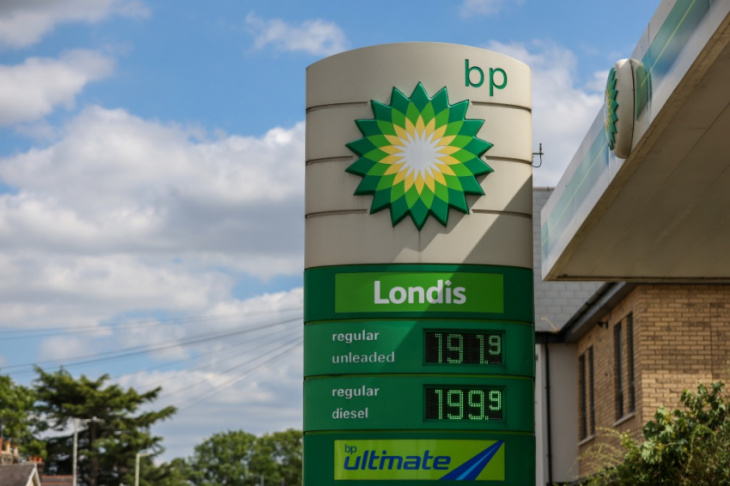 bp reports near-record £7bn quarterly profits but refuses to cut prices for hard-pressed motorists