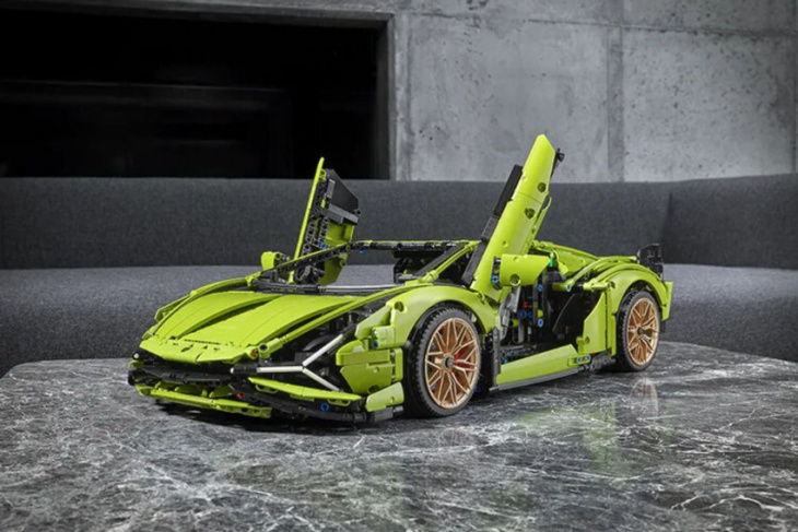 this full-size lego lamborghini is made up of 400,000 pieces