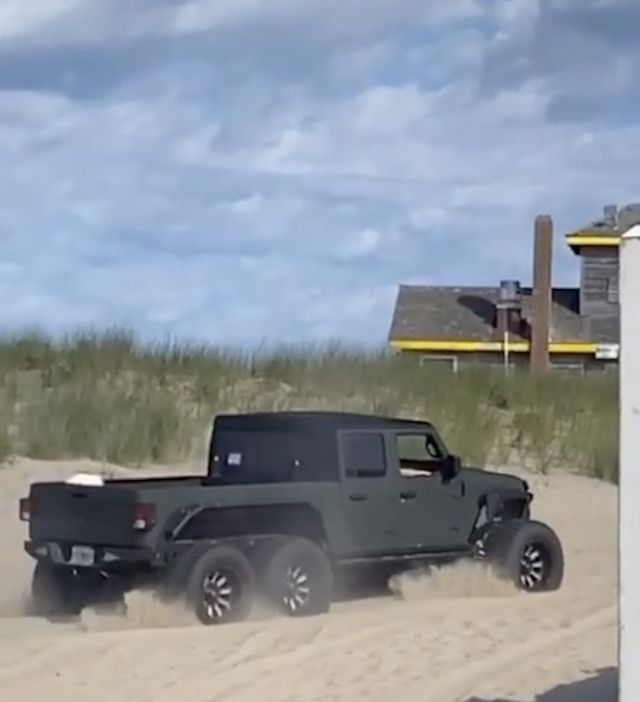 jeep gladiator 6x6 struggles to get off beach