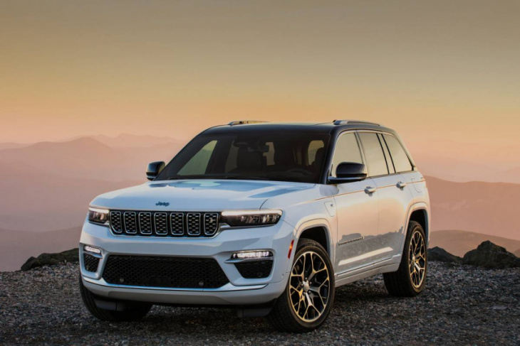 nearly 100,000 jeep grand cherokee, grand cherokee l suvs recalled for damaged taillights