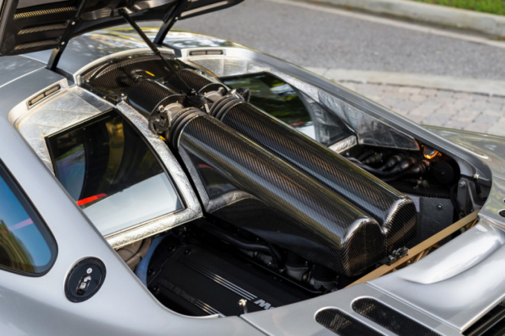 mclaren f1 with one-off headlights is for sale