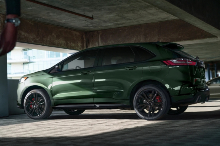 what’s the difference between a 2022 ford edge st-line and st?